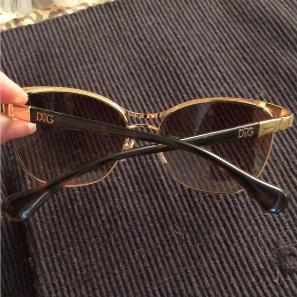 Dolce Gabbana gold rimmed aviator sunglasses with case - Picture 12 of 13